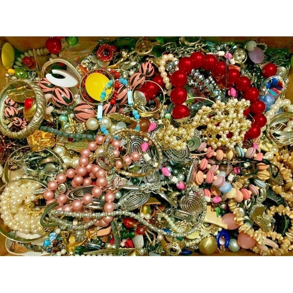 Huge 3 LB Vintage to Now Jewelry Lot- MYSTERY BOX Gold Silver Rhinestones - Picture 12 of 12